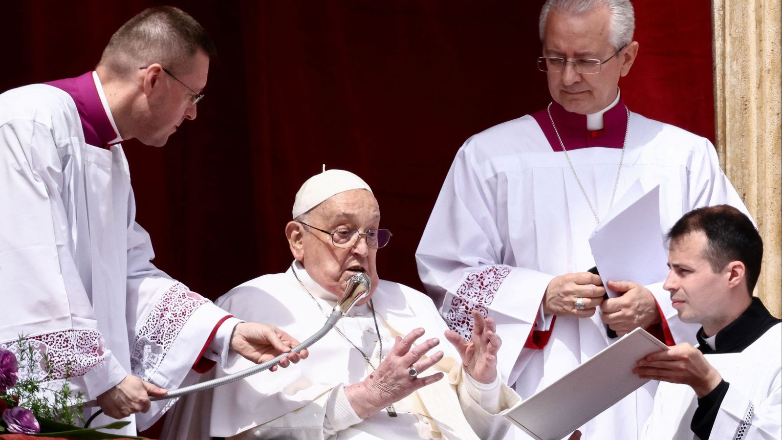 El papa Francesc durant l''urbi et orbi' d'este diumenge