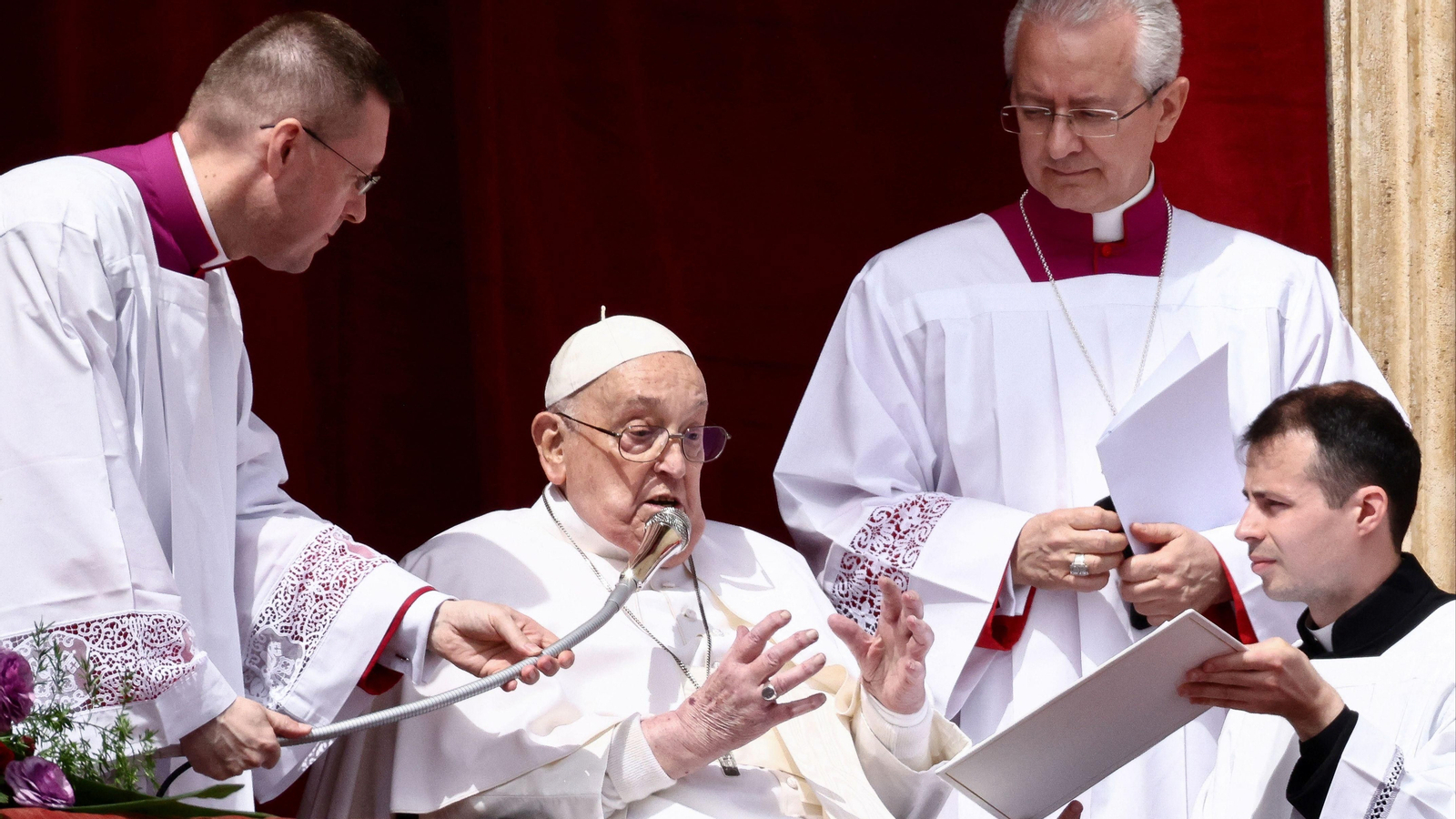 El papa Francesc durant l''urbi et orbi' d'este diumenge