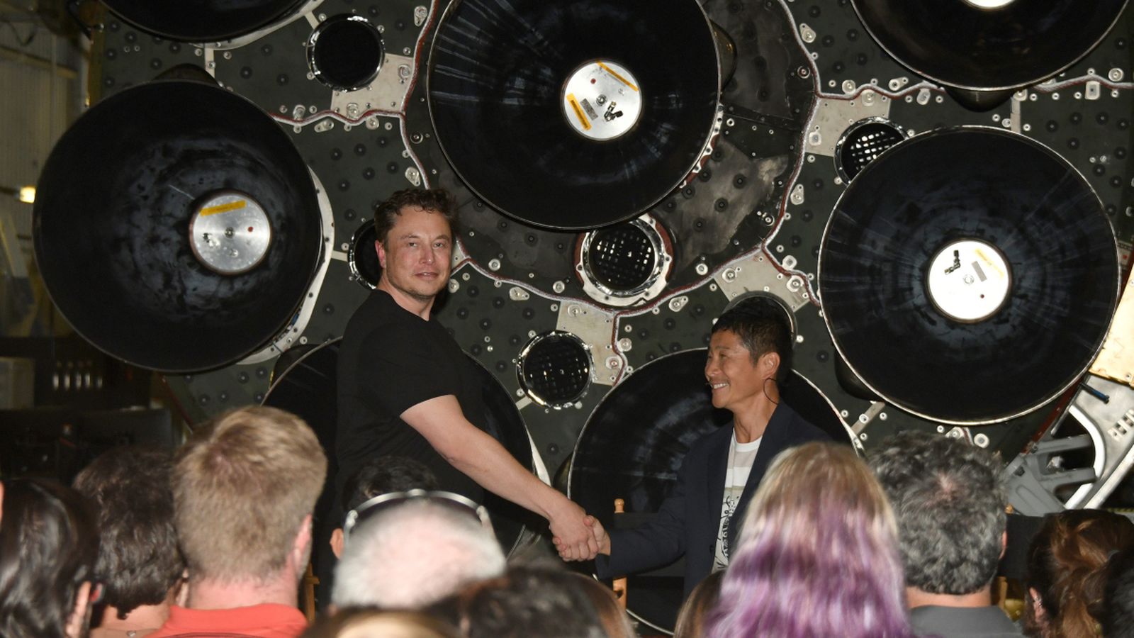 El multimilionari japonés Yusaku Maezawa amb Elon Musk, director executiu d'SpaceX