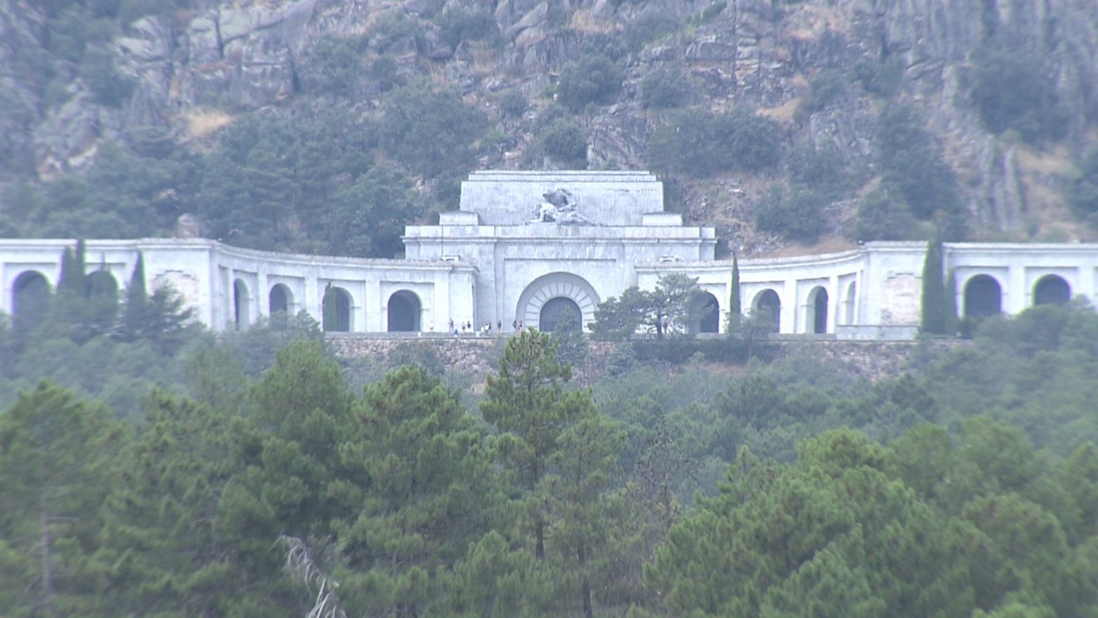 Dues famílies valencianes busquen els seus familiars a Cuelgamuros