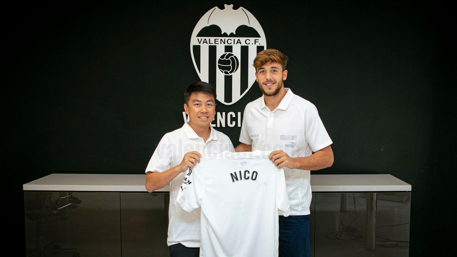 Nico, amb la seua nova camiseta