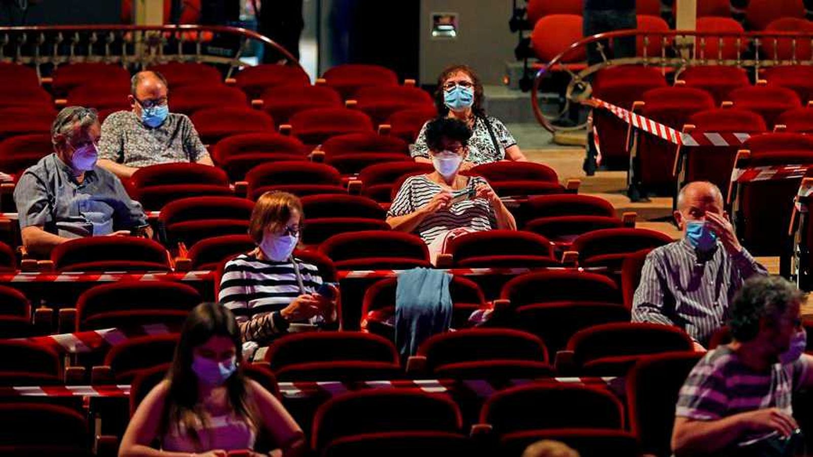 Espectadors en un teatre en una imatge d'arxiu