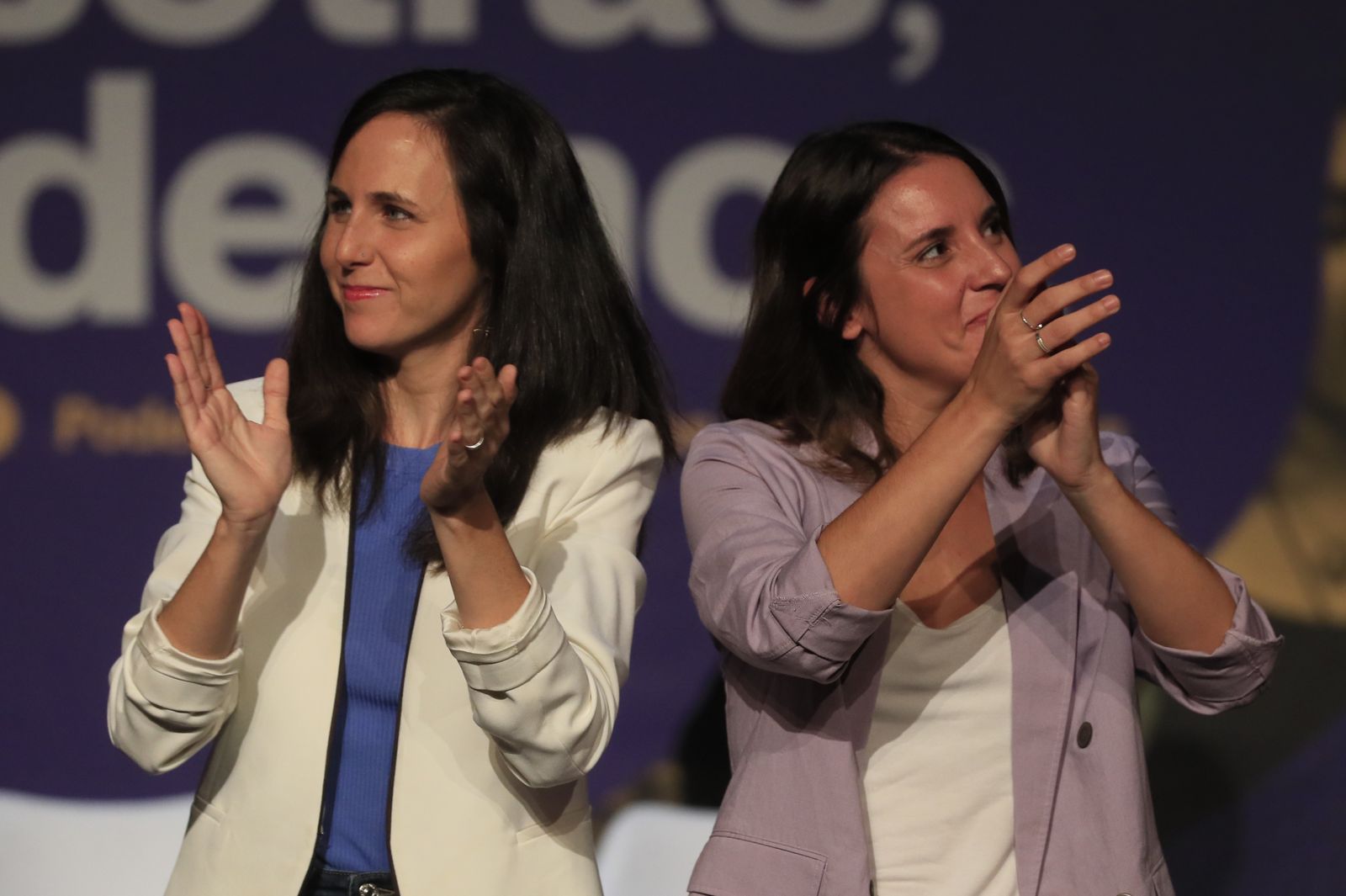 Ione Belarra, secretària general de Podem, i Irene Montero, ministra d'Igualtat en funcions, en l'acte "Con vosotras, Podemos"