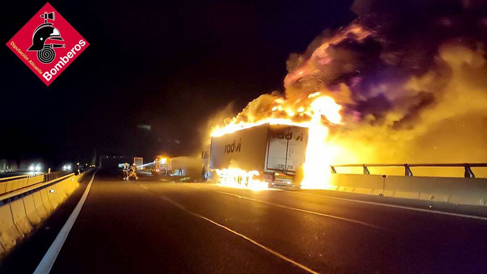 Les tasques d'extinció de l'incendi es van allargar durant dues hores