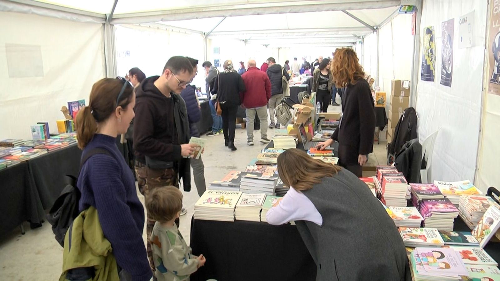 Interior dels envelats de la Plaça del Llibre d'Alacant