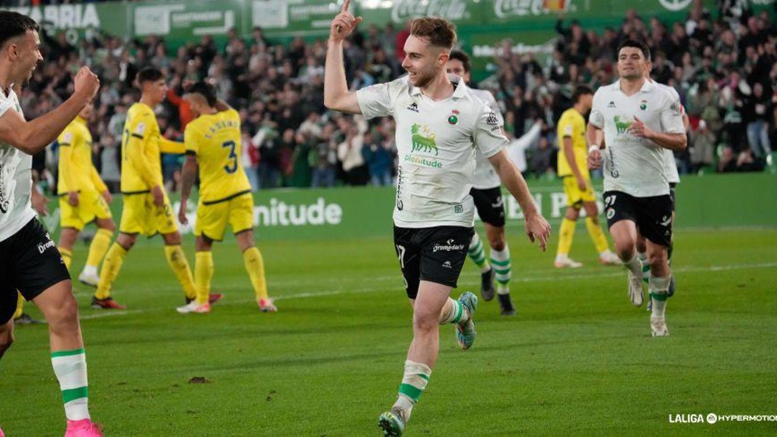 Els jugadors càntabres celebren un dels gols
