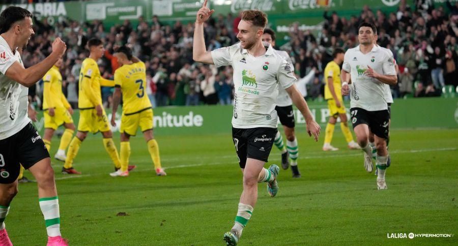Els jugadors càntabres celebren un dels gols