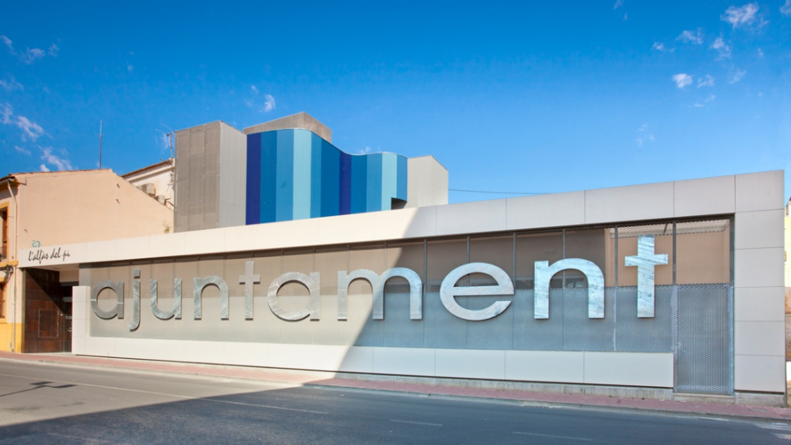 Imatge d'arxiu de la façana de l'Ajuntament d'Alfàs del Pi