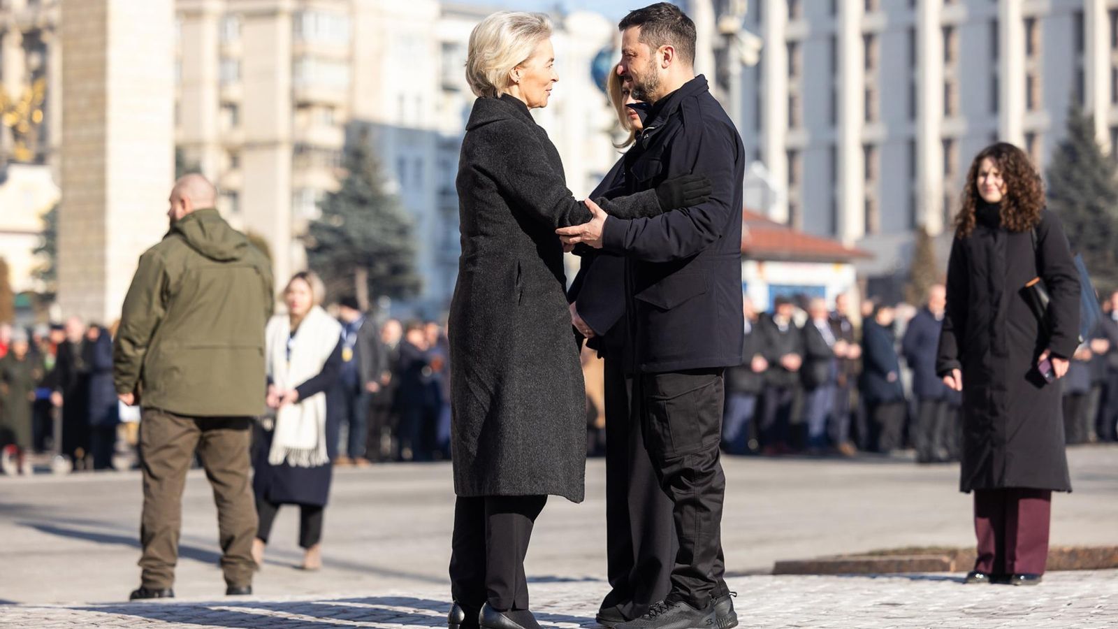 La presidenta de la CE visita Kíiv amb diversos comissaris en el tercer aniversari de la guerra La presidenta de la CE visita Kíiv amb diversos comissaris en el tercer aniversari de la guerra