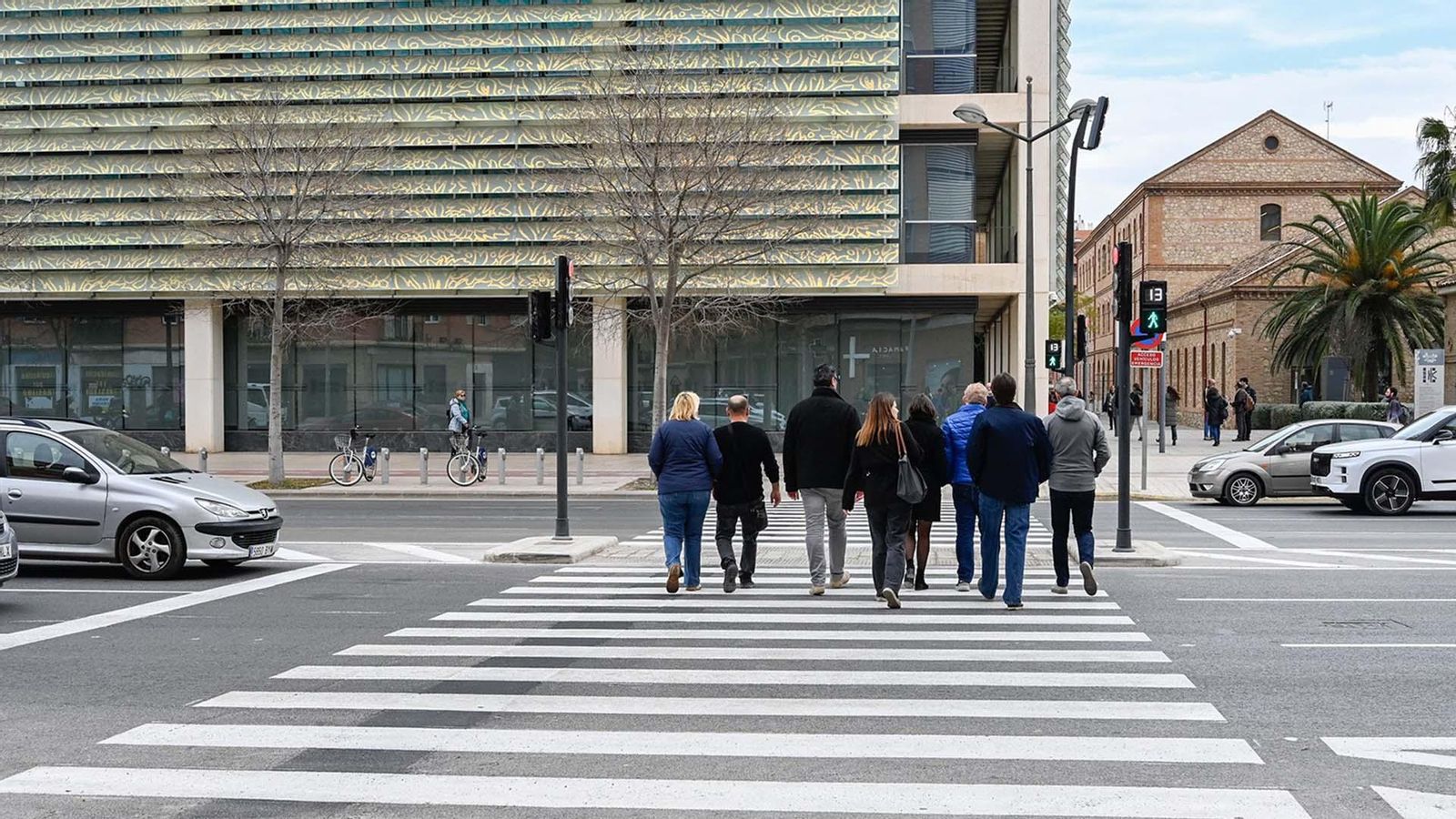 Nou pas de vienants al carrer del Nou d'Octubre de València