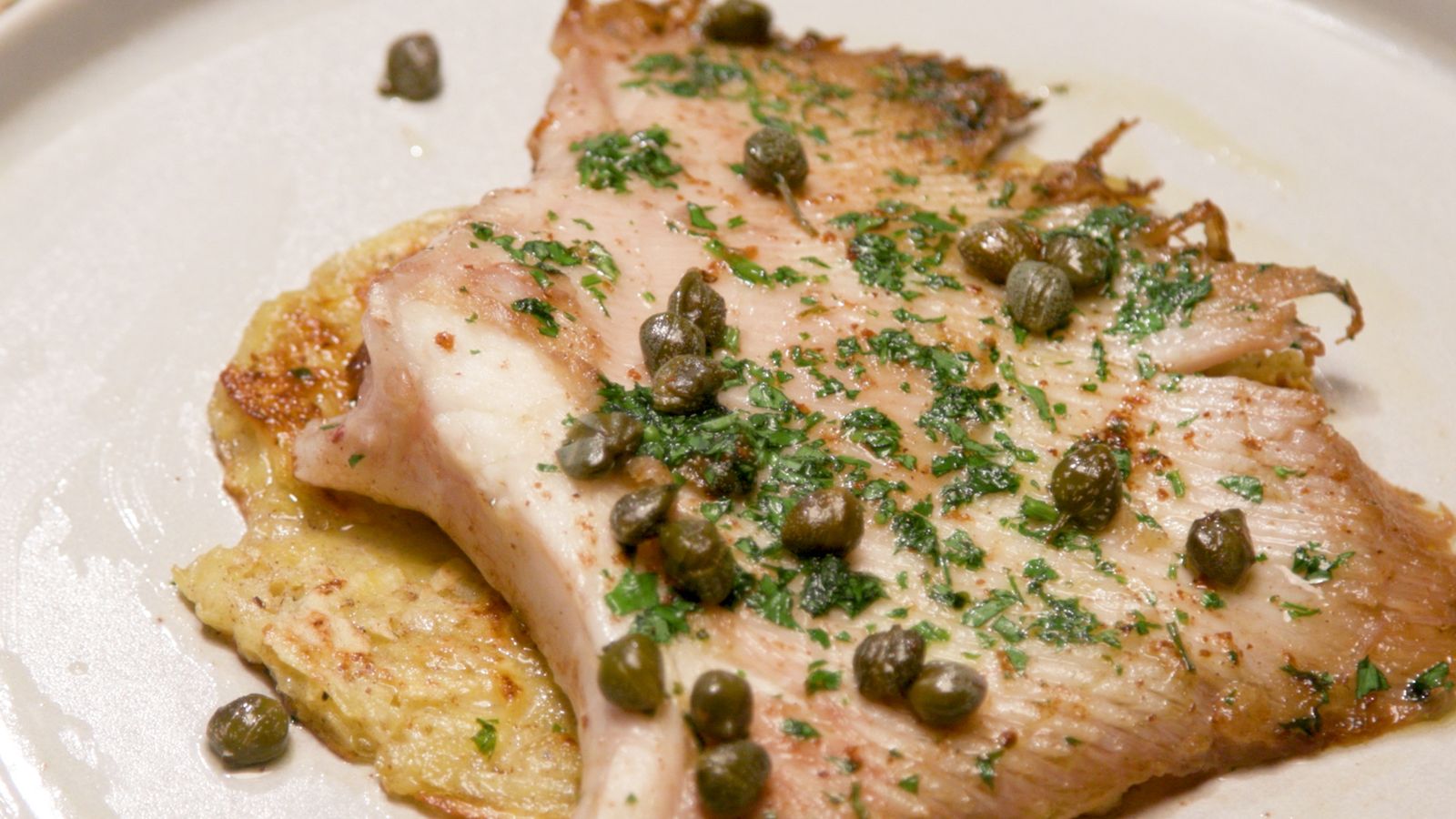 Ala de rajada amb mantgea negra