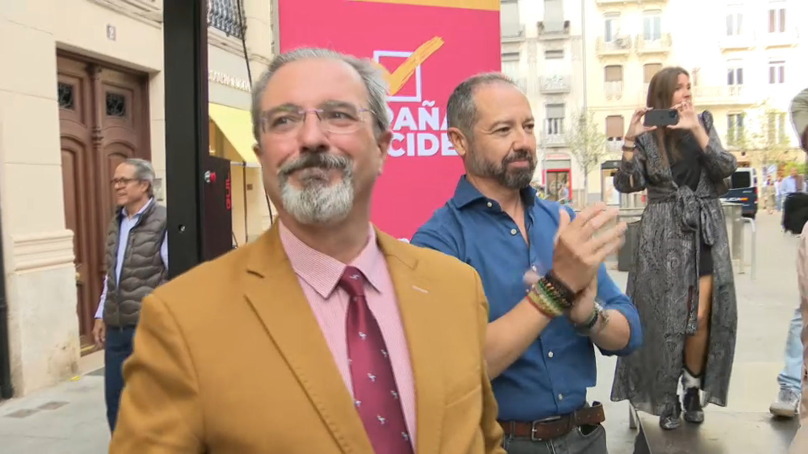 Carlos Flores, candidat a la presidència de la Generalitat, i Juan Manuel Badenas, candidat a l'alcaldia de la ciutat de València Carlos Flores, candidat a la presidència de la Generalitat i