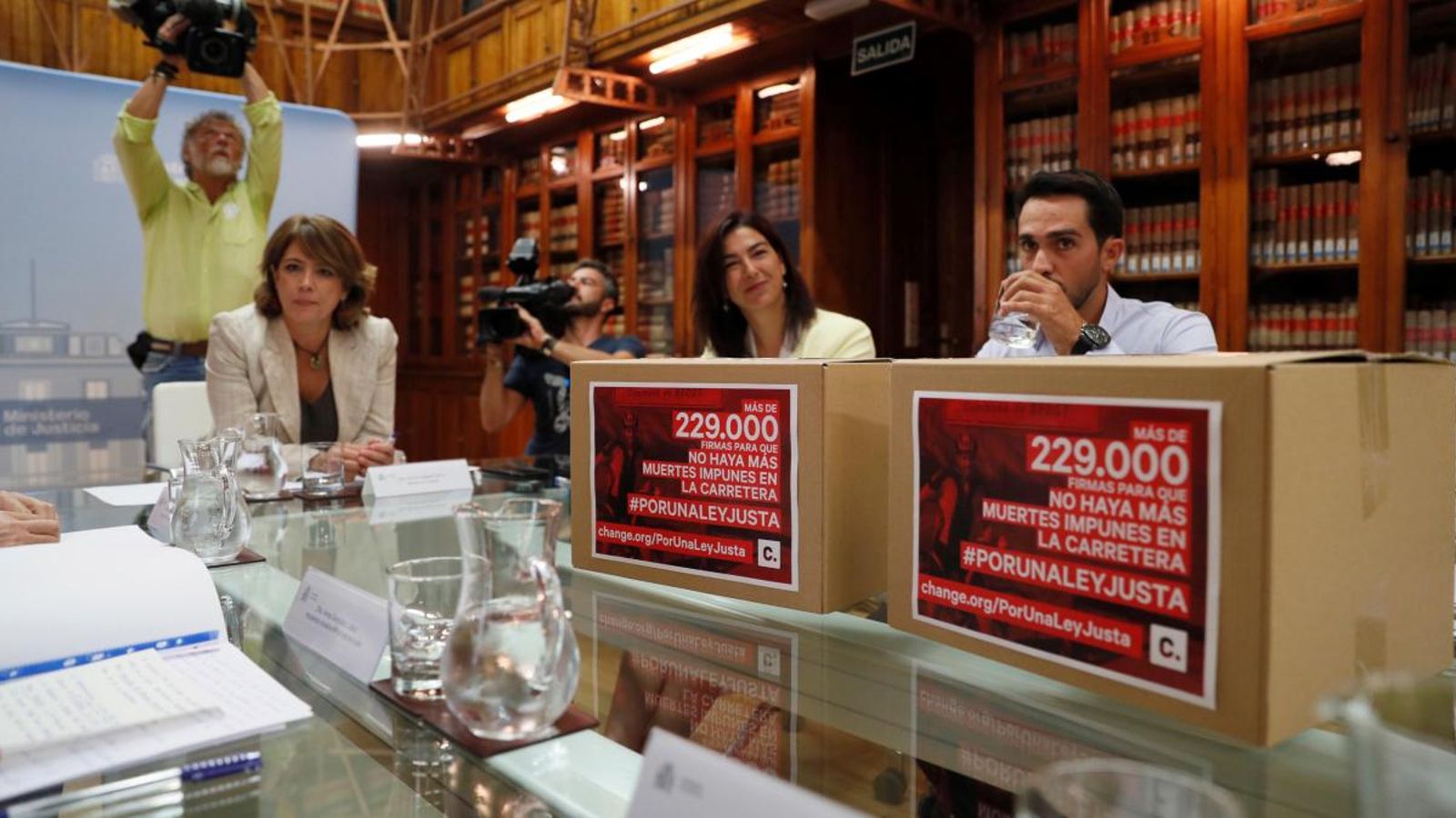 La ministra de Justícia, Dolores Delgado, amb Alberto Contador, aquest dilluns