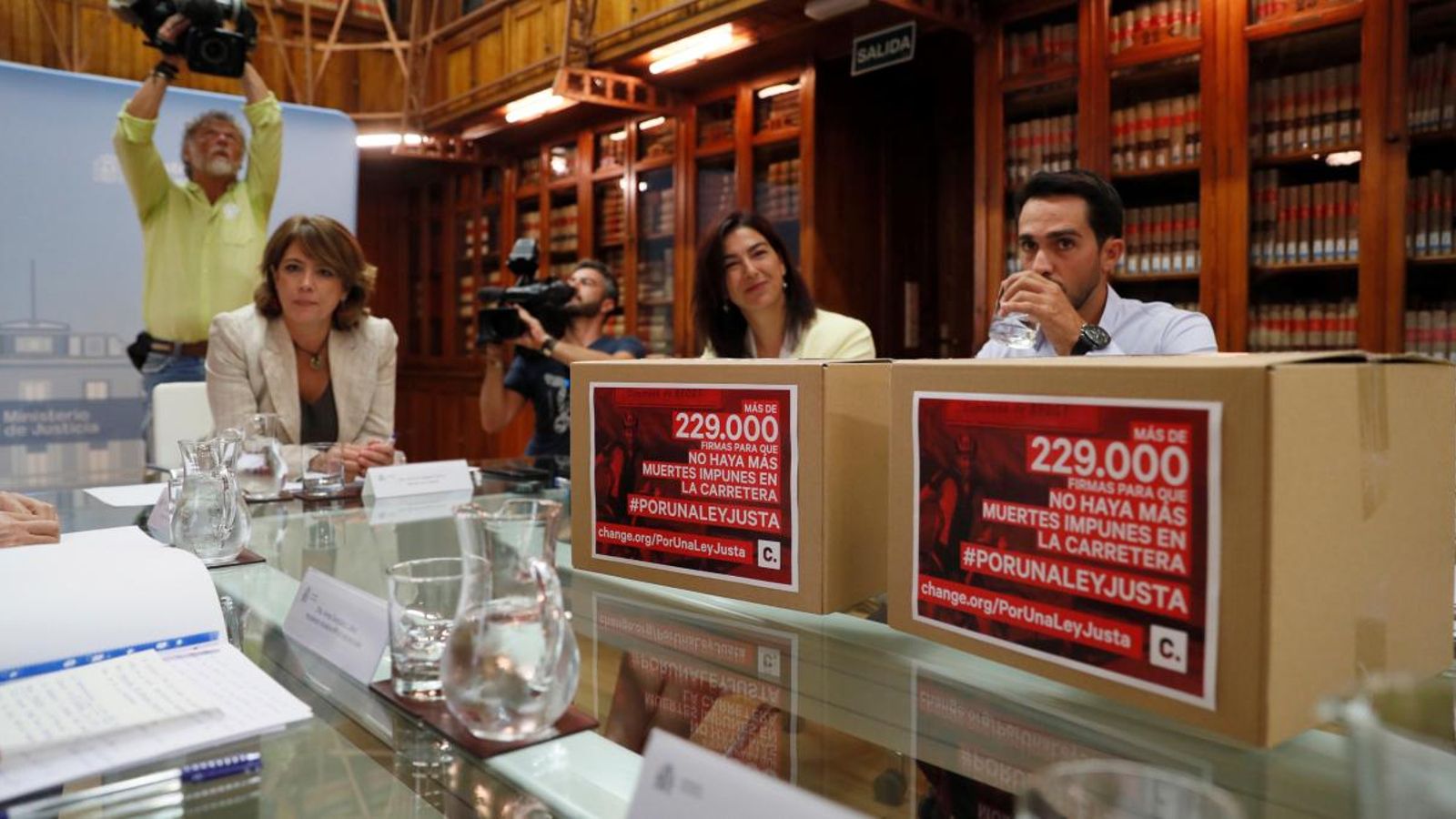 La ministra de Justícia, Dolores Delgado, amb Alberto Contador, aquest dilluns La ministra de Justícia, Dolores Delgado, amb Alberto Contador, aquest dilluns