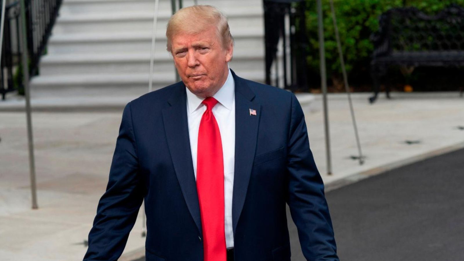 Donald Trump durant l'anunci del nou tractament