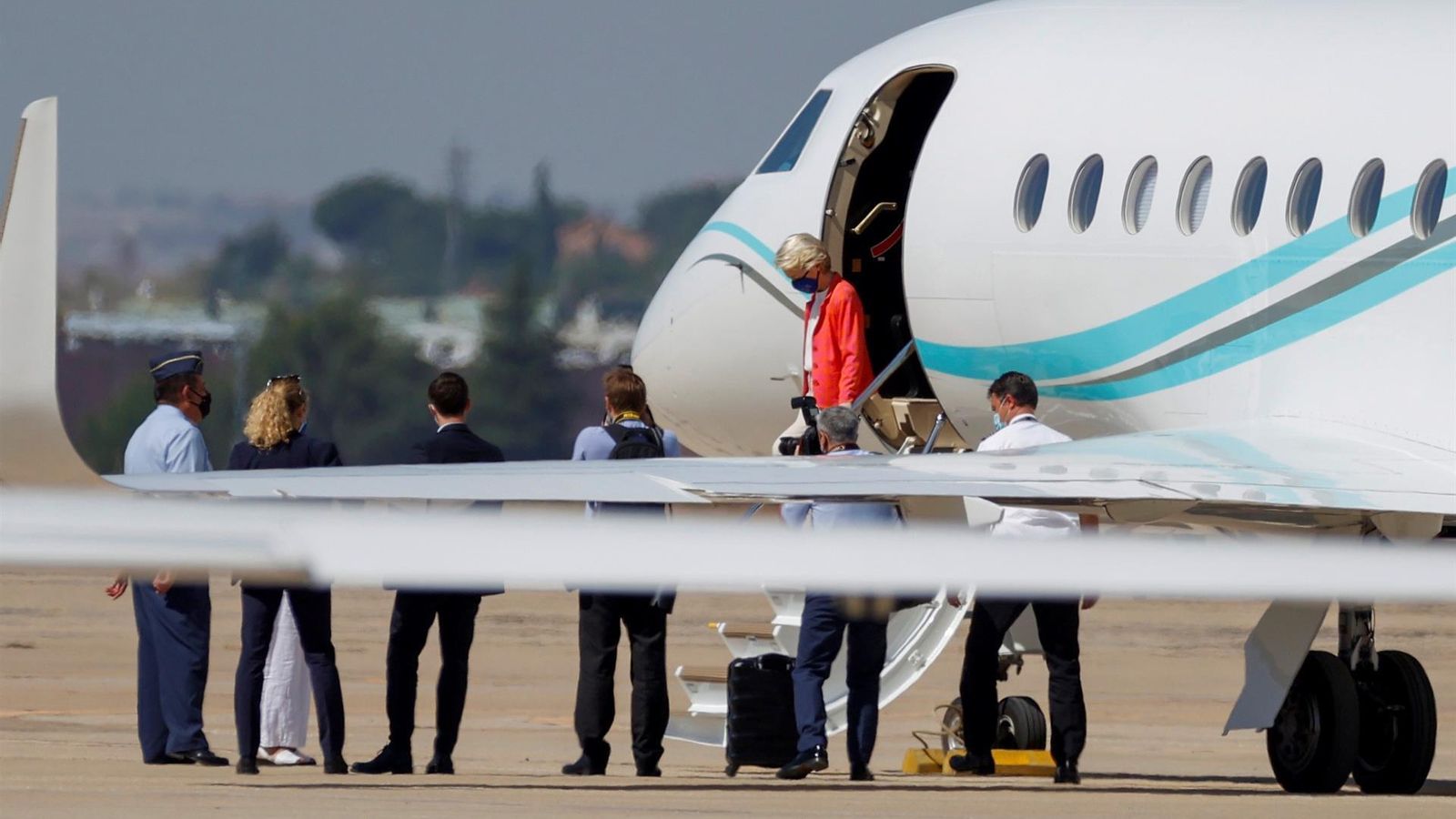 La presidenta de la Comissió Europea, Ursula von der Leyen, arriba a la base aèria de Torrejón de Ardoz