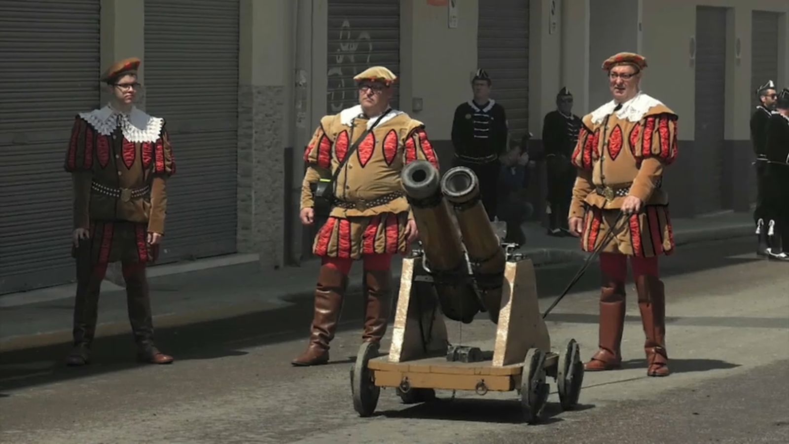 Compromís demana que les pirotècnies puguen vendre pólvora negra