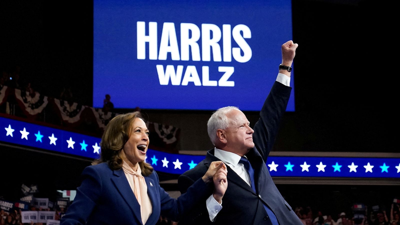 Kamala Harris i Tim Walz en el primer míting electoral, celebrat a Filadèlfia
