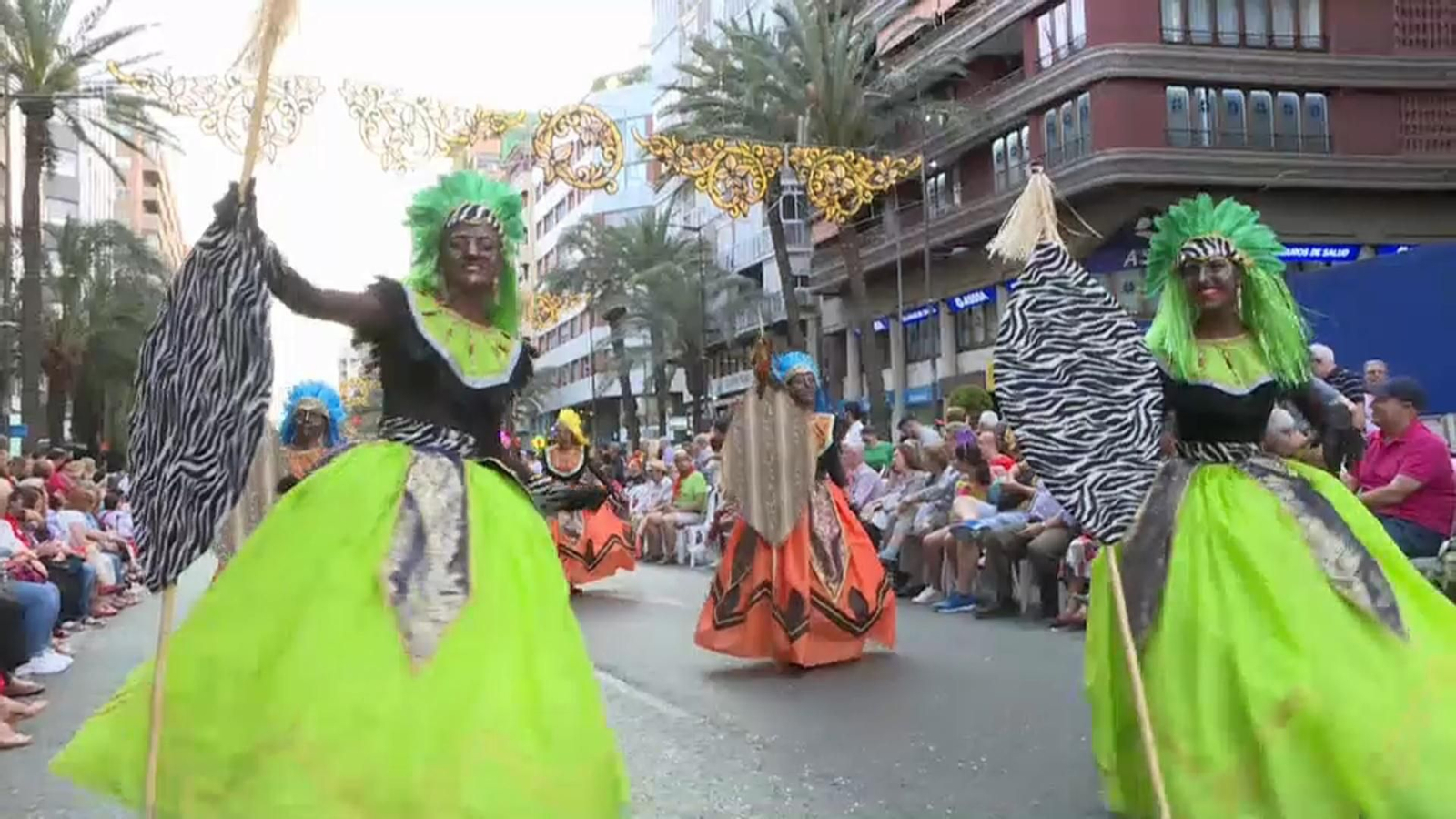 La Desfilada del Ninot en una imatge d'arxiu