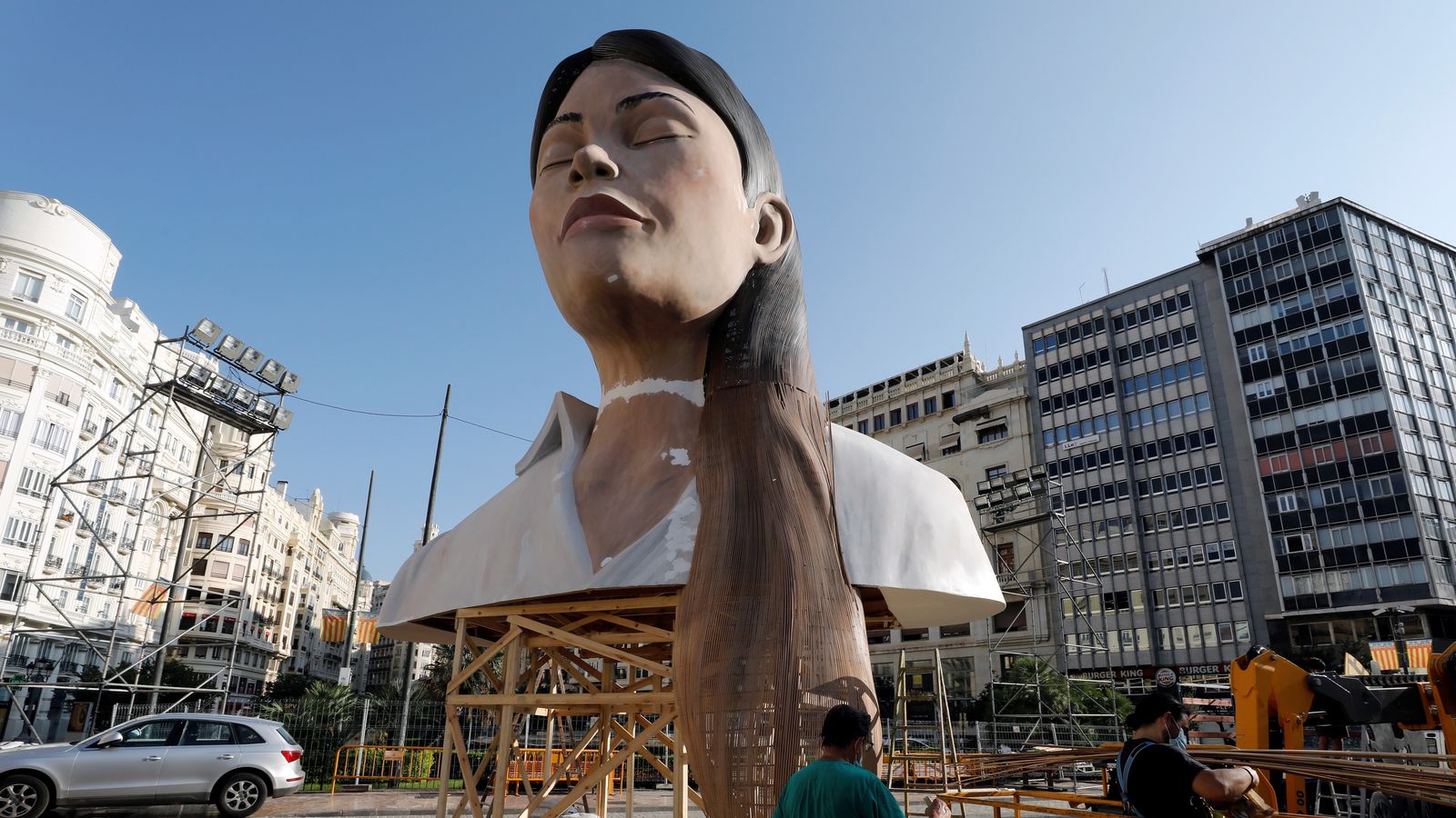 Muntge de la falla de la Plaça de l'Ajuntament de València