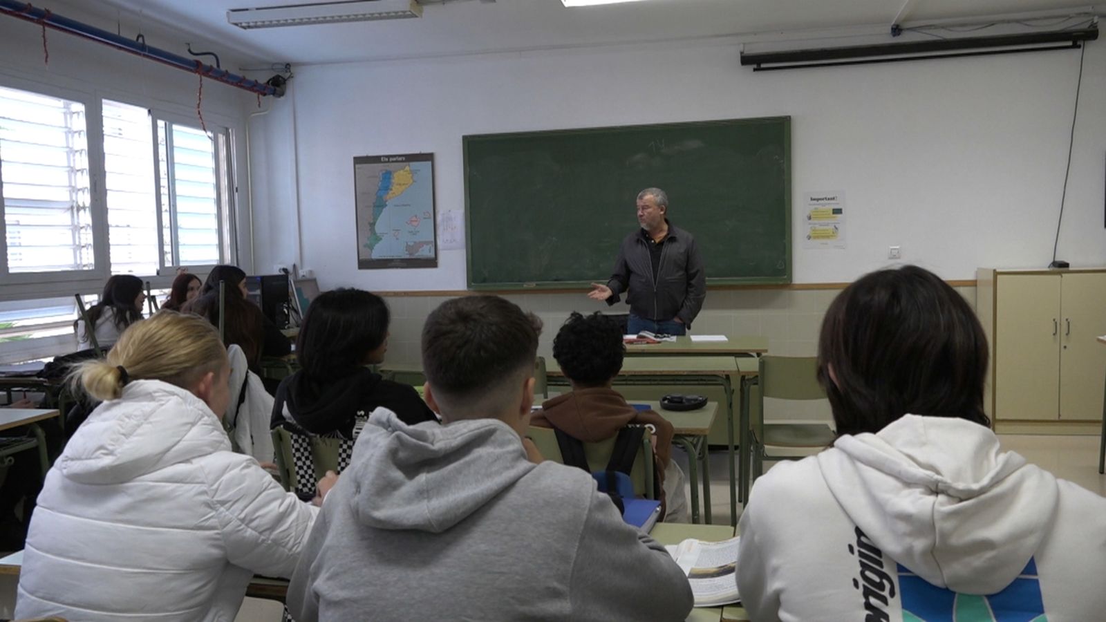 La comunitat educativa, dividida per la nova proposta del PP i Vox sobre l'ensenyament del valencià