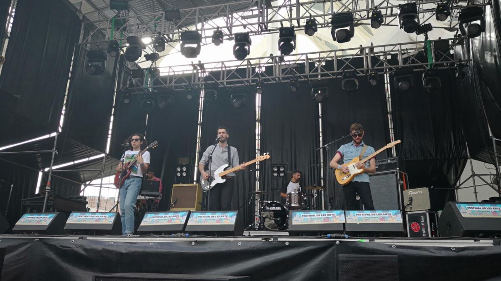 Imatge de l'actuació de L'Home Brut.