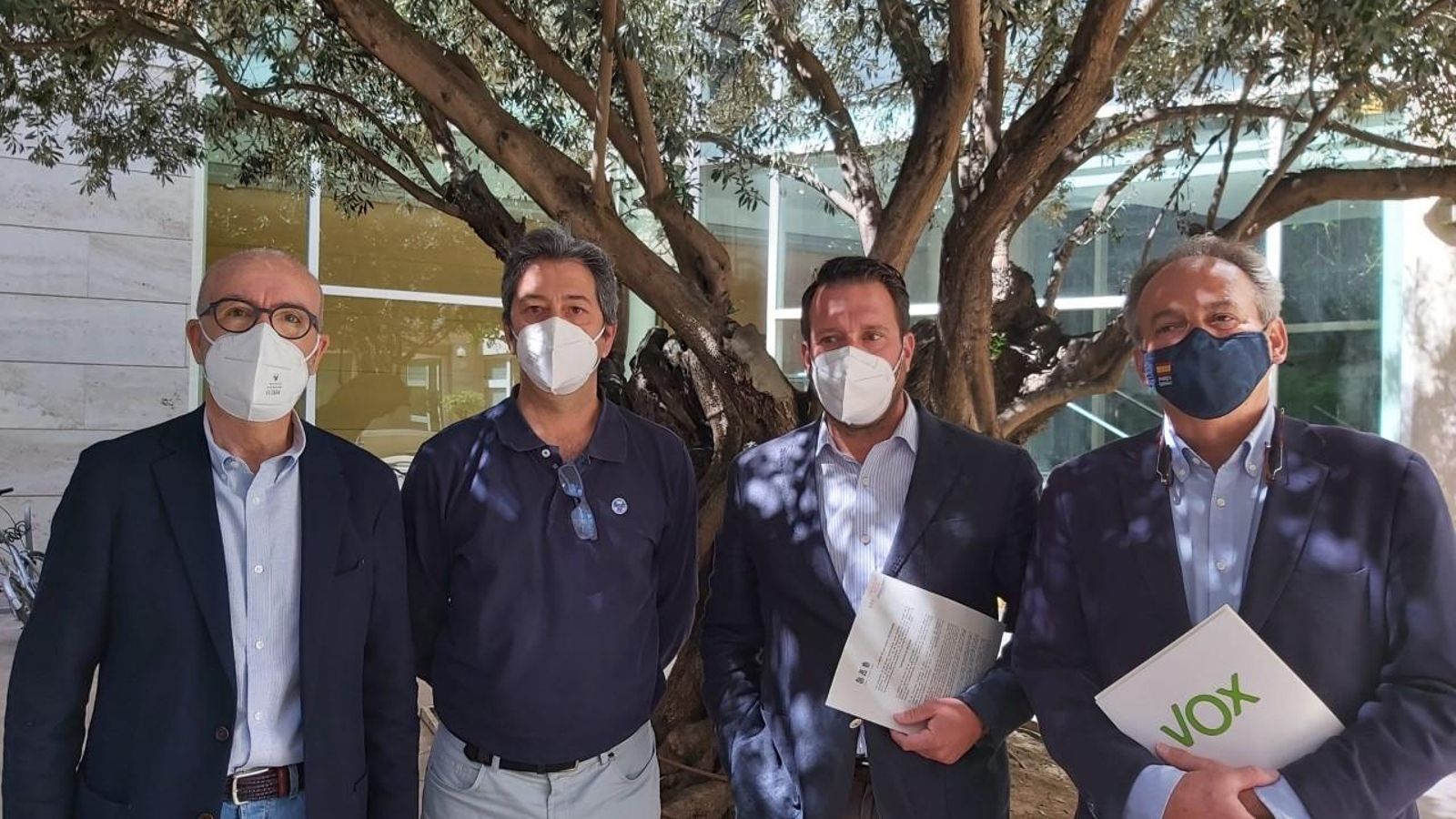 Els impulsors de la presentació de la iniciativa en defensa del món taurí, aquest matí, a les Corts