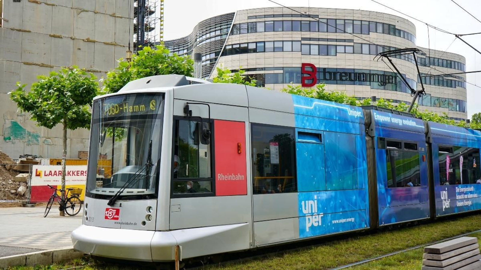 La ciutat compta amb una àmplia xarxa de transport públic