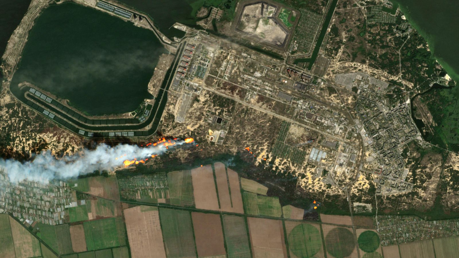 Incendis al voltant de la planta nuclear de Zapariyia en una imatge del satèl·lit Coppernicus