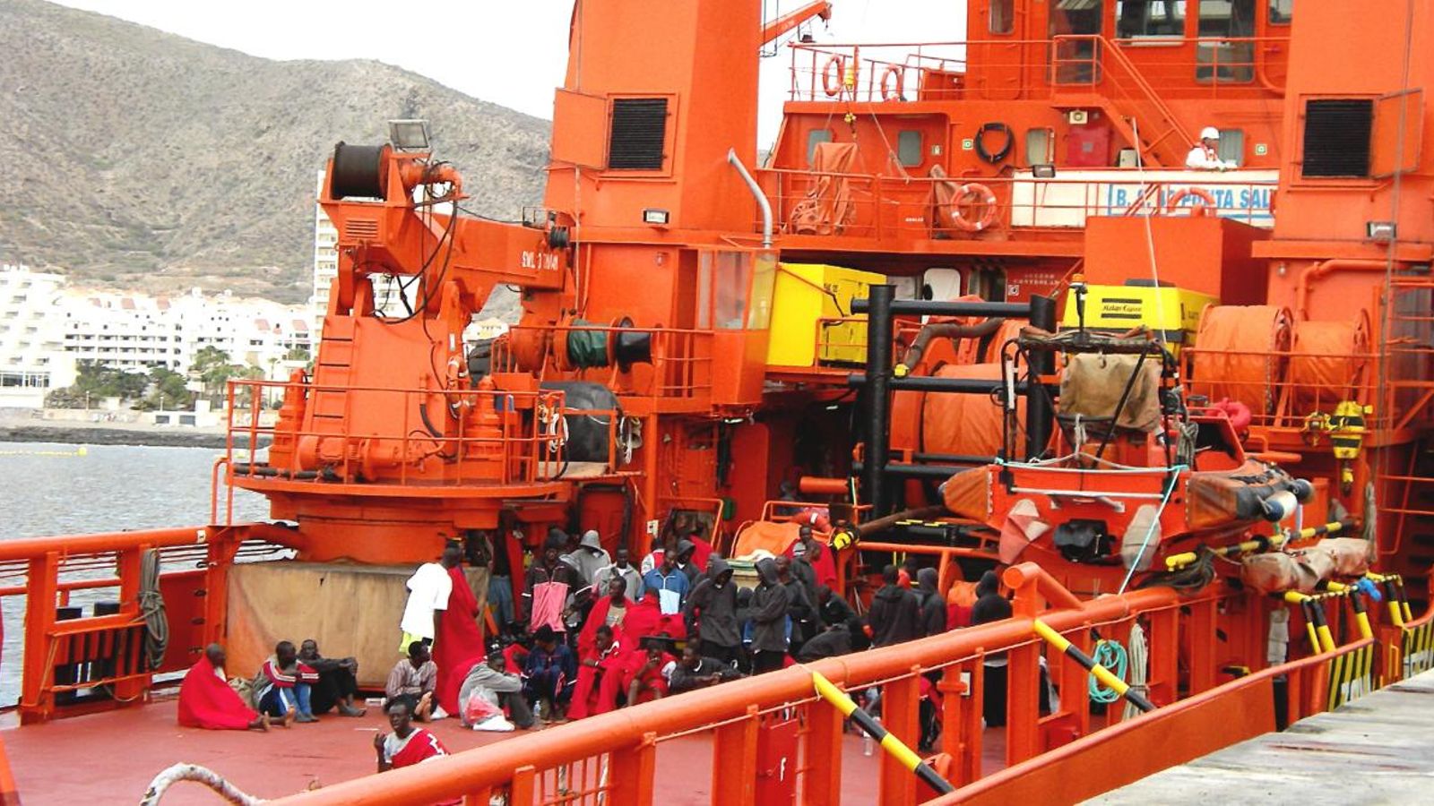 Migrants rescatats intentant creuant el Mediterrani cap a Espanya.