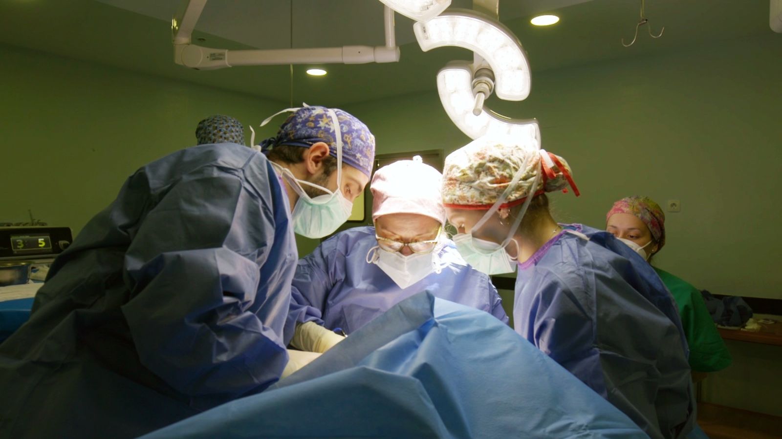 Captura de pantalla de 'Crònica Mèdica', la nova sèrie documental d'À Punt