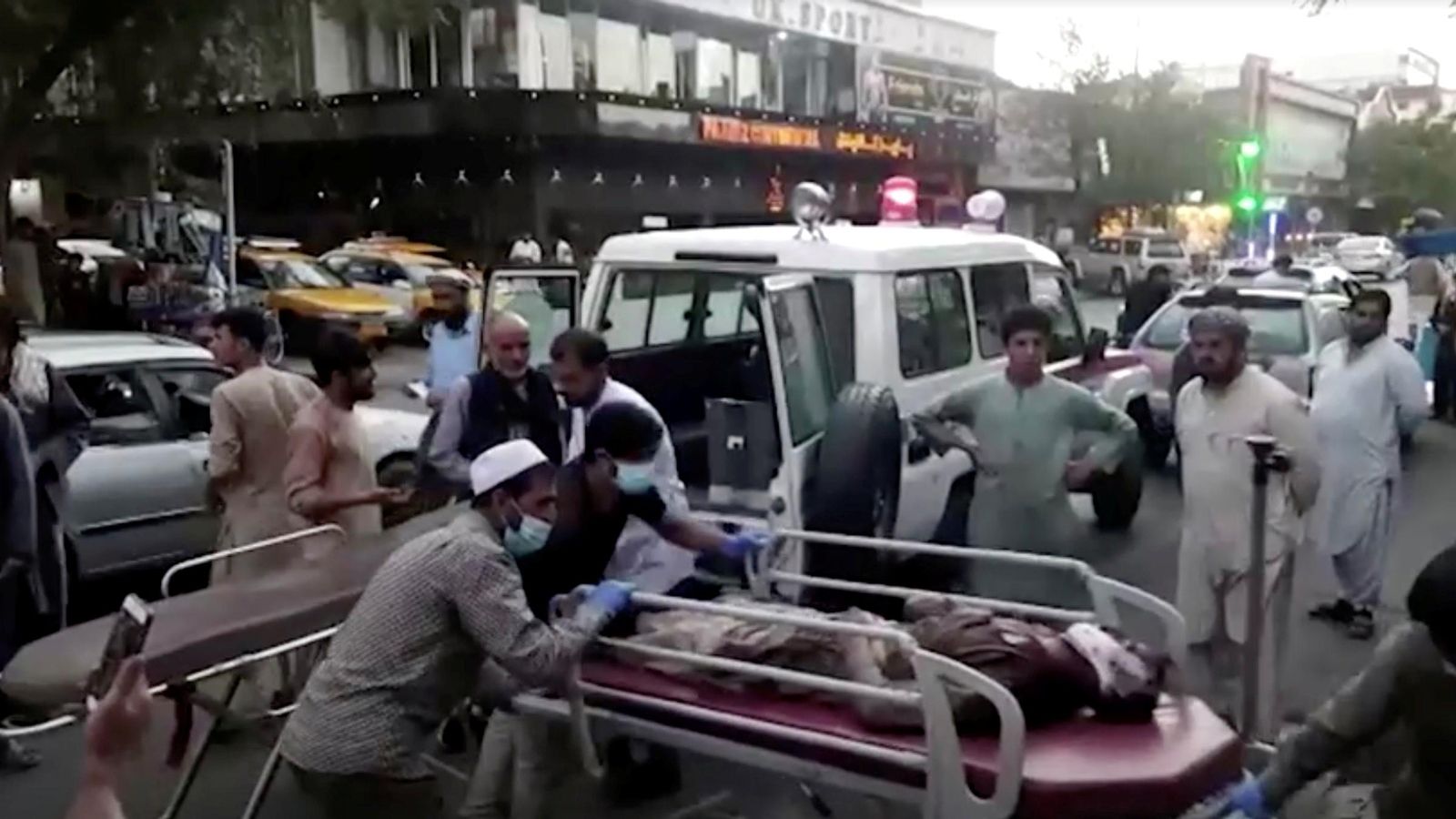 Kabul registra una tercera explosió després del doble atemptat que ha deixat desenes de morts