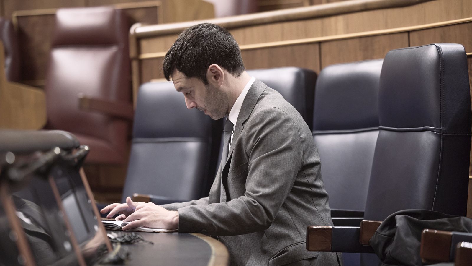 El ministre de Consum, Pablo Bustinduy, durant una sessió plenària al Congrés, el 22 d’abril de 2026, a Madrid (Espanya)