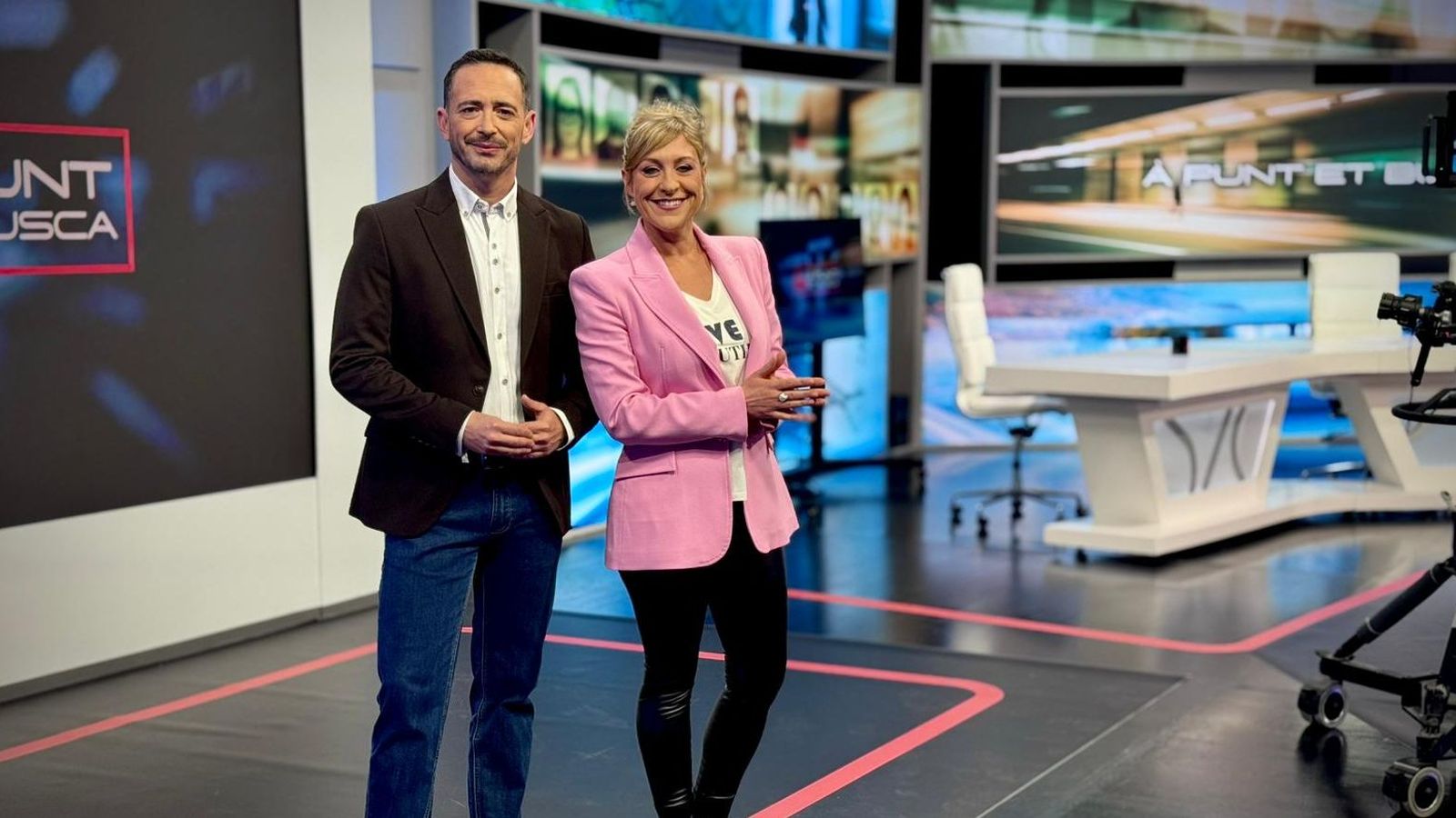 Juan Nieto i Mireia Llinares conduïxen cada dimecres À Punt et busca en la televisió valenciana