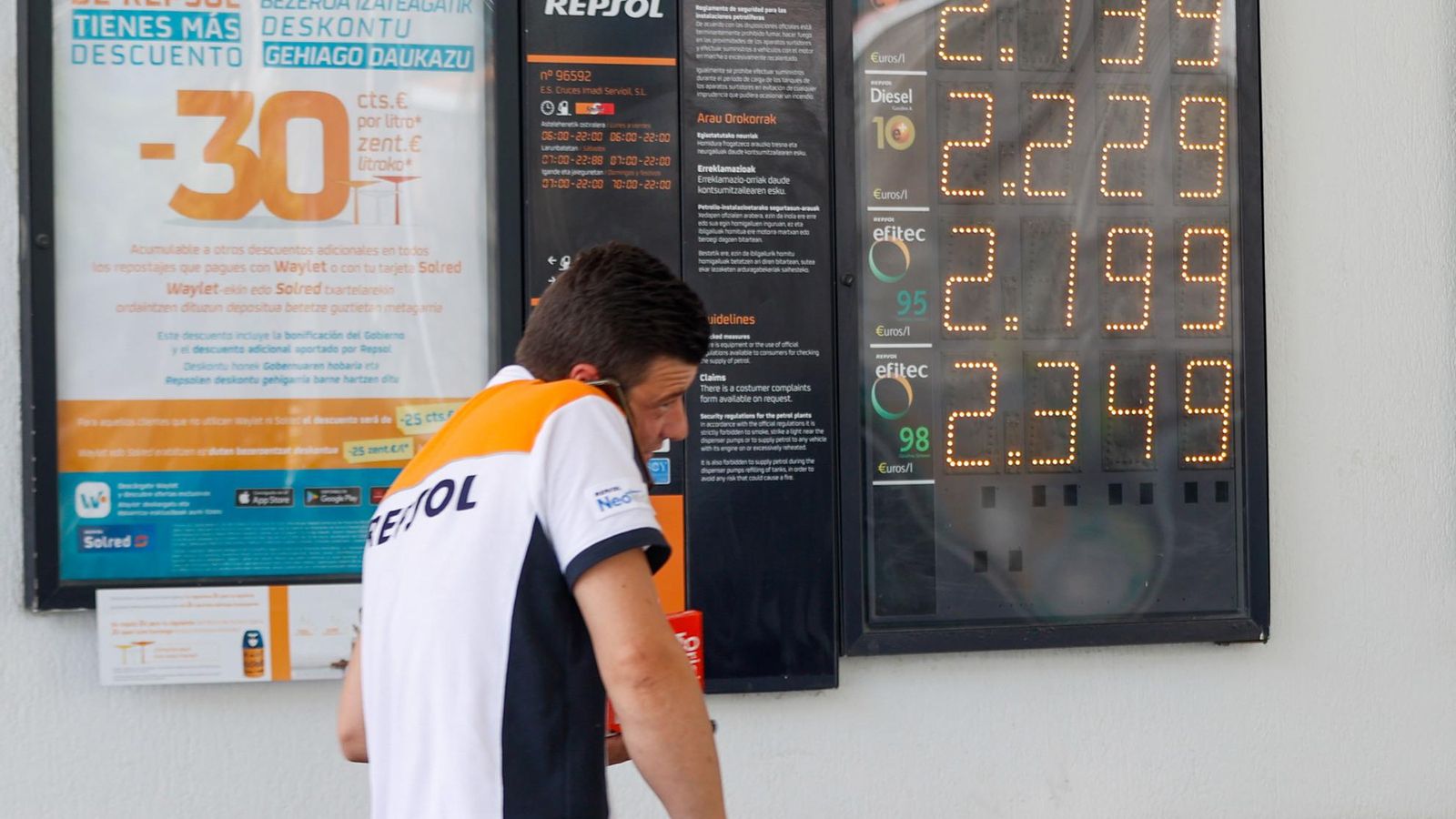 Preus per damunt dels dos euros de gasolina i gasoil en una estació de servei aquesta setmana