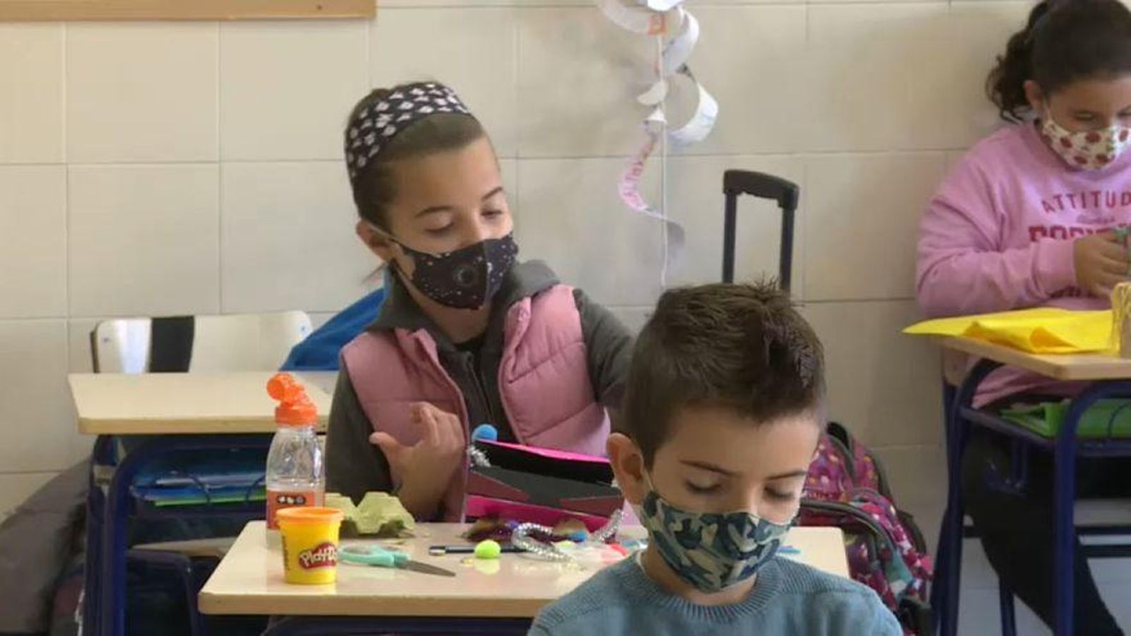 Imatge d'arxiu d'un grup d'escolars a classe