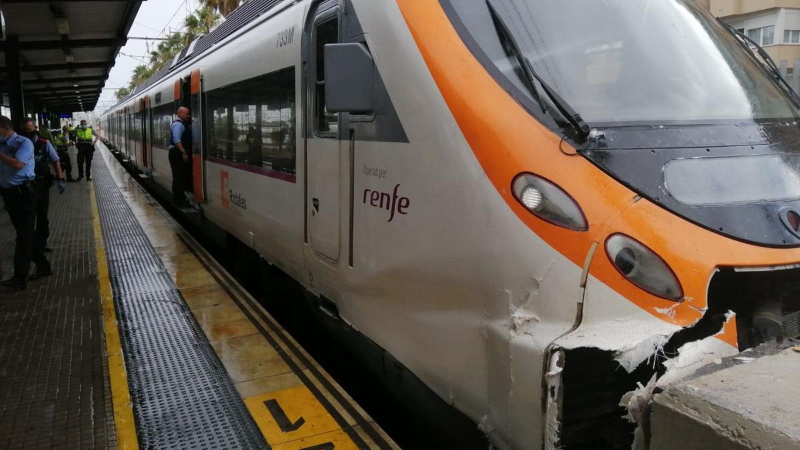 Tren que ha topat mentre intentava detindre's a l'estació de Mataró