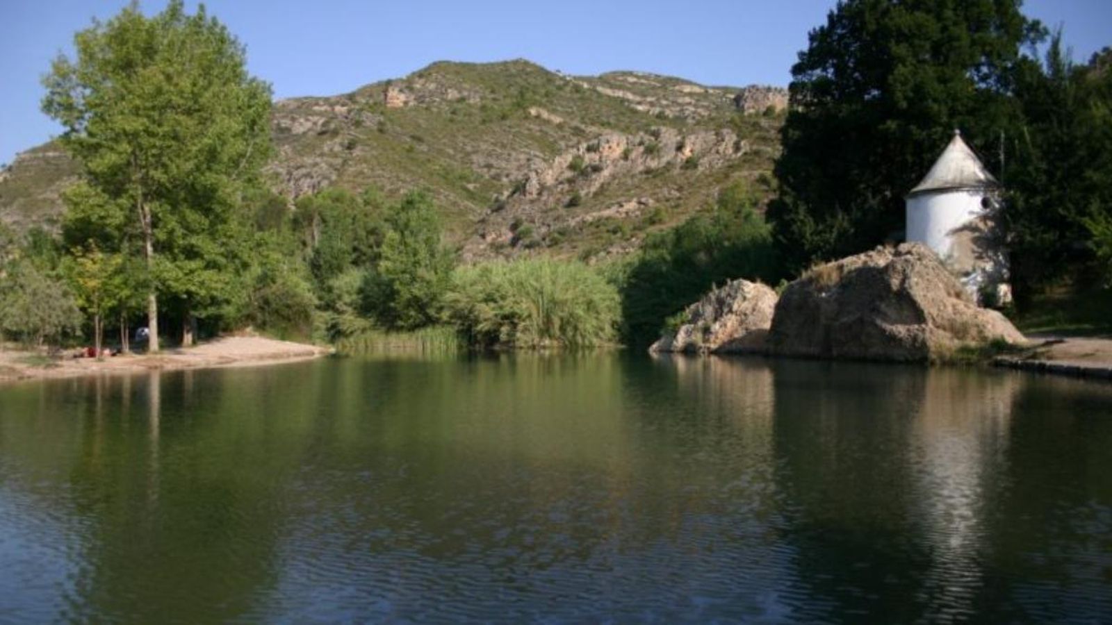 Una de les zones de bany de Xestalgar que sol atraure centenars de banyistes en estiu