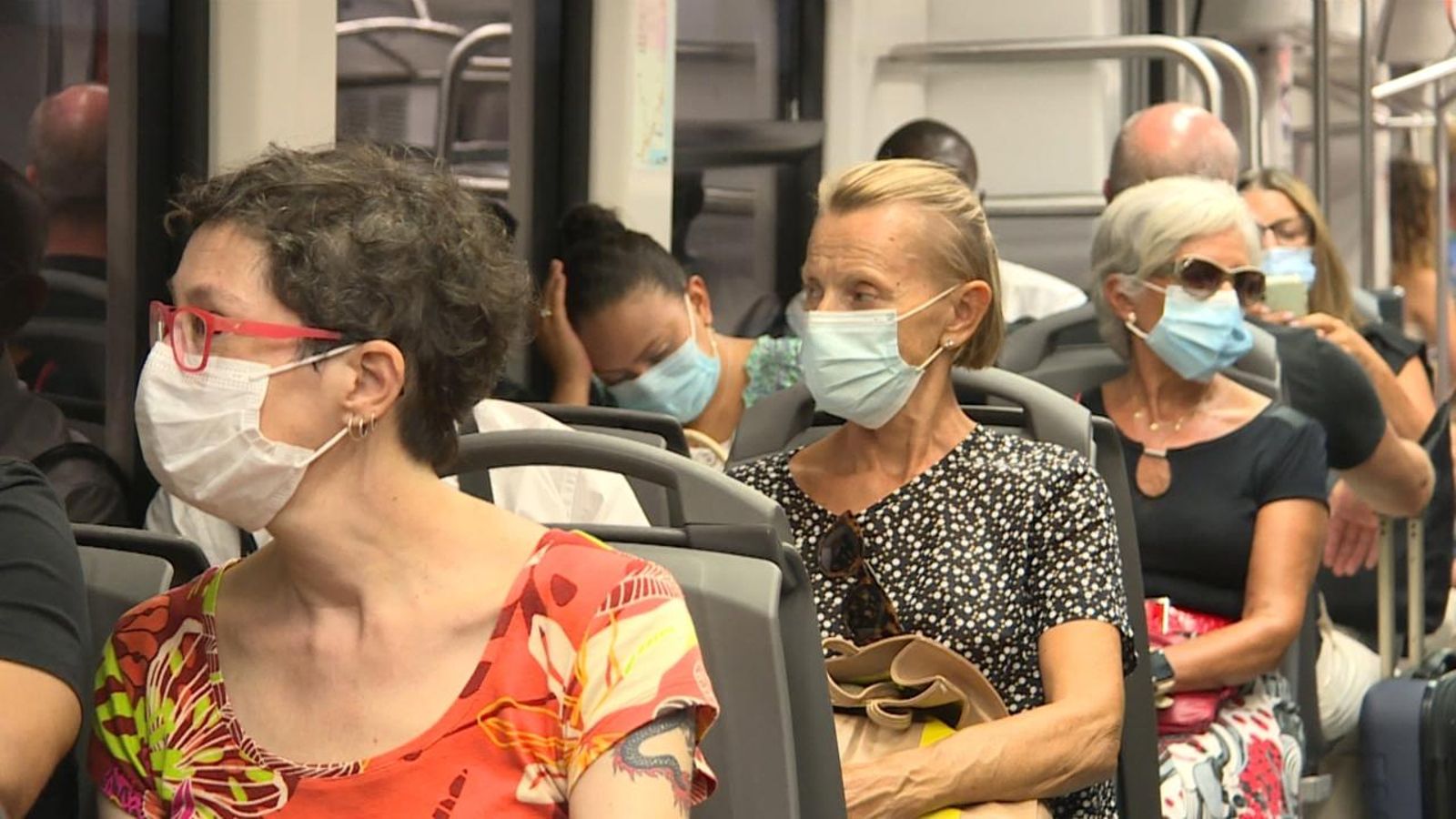 Darias posa en mans dels experts la continuïtat de les mascaretes, encara que hi ha diversitat d'opinions