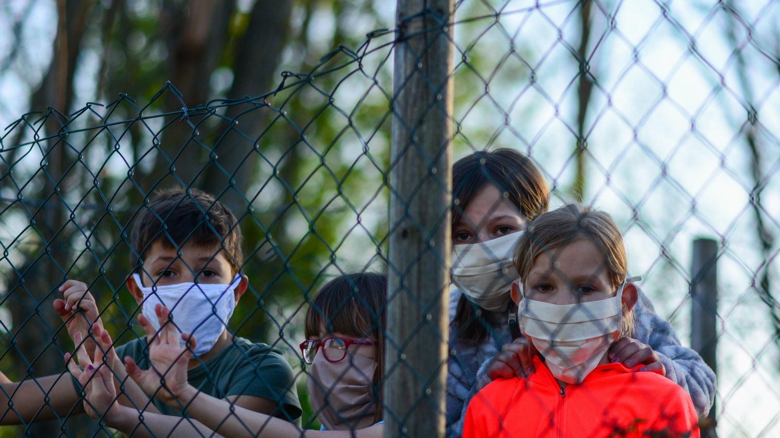 Xiquetes i xiquets amb mascareta