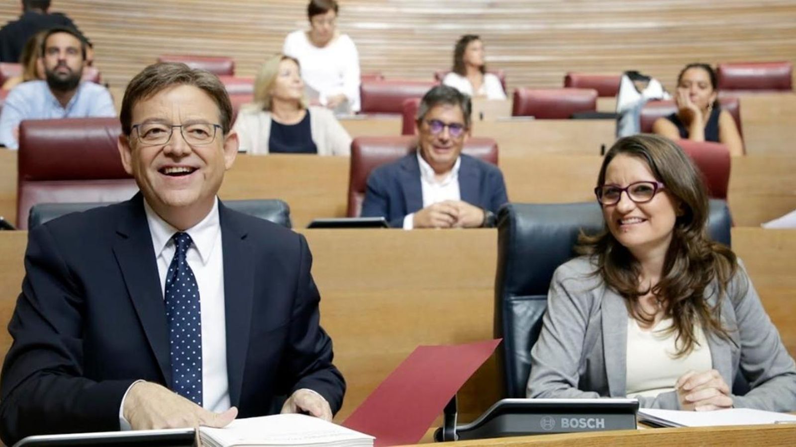 El president Ximo Puig i la vicepresidenta Mónica Oltra, en una imatge d'arxiu a les Corts