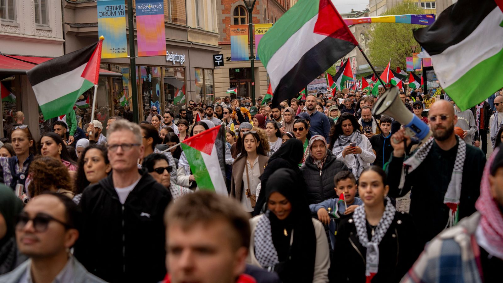 Protesta als carrers de Malmö, este dijous, per a manifestar el rebuig a la participació d'Israel en el festival