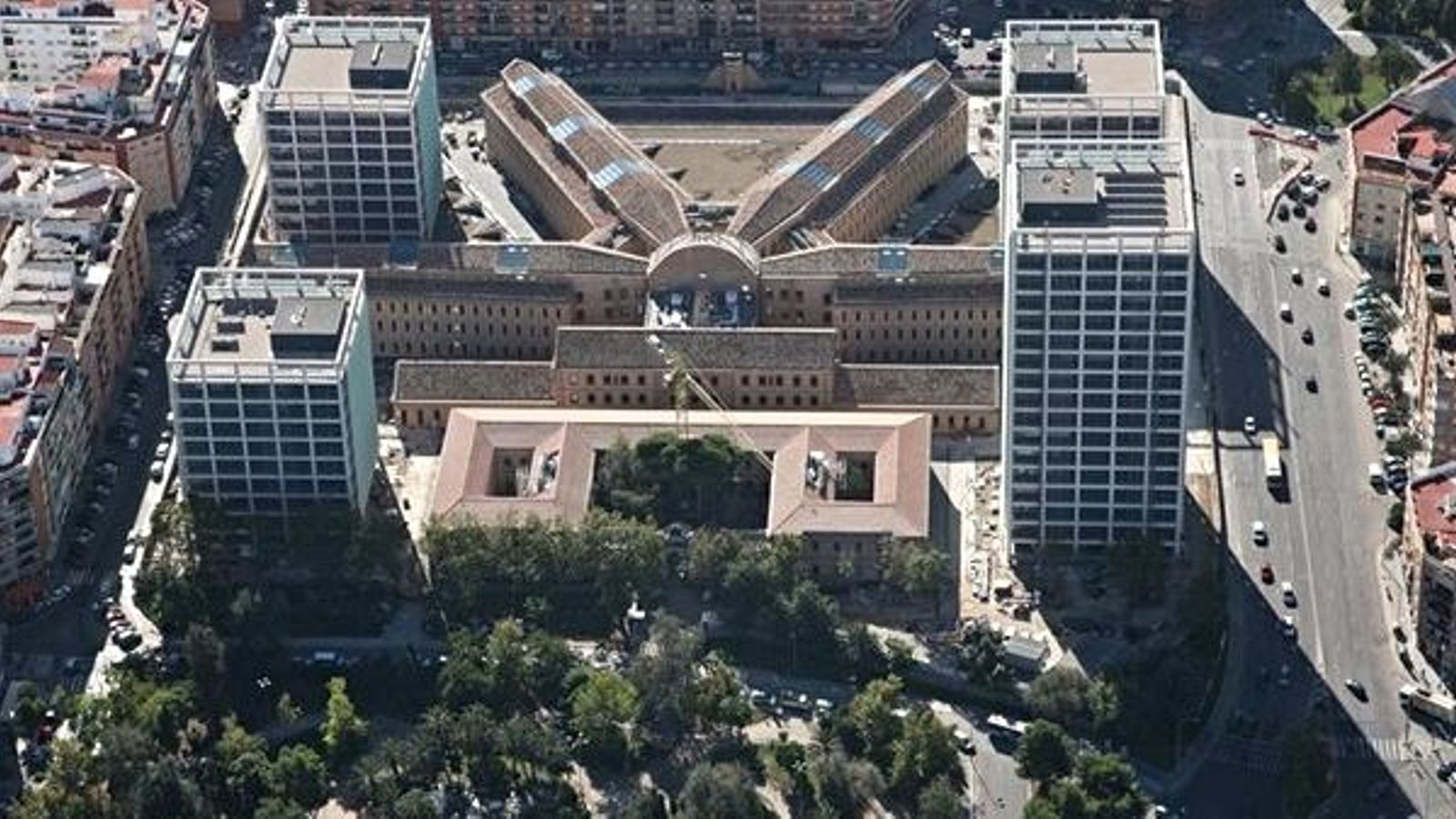 Imatge aèria de la Ciutat Administrativa 9 d'Octubre de la Generalitat