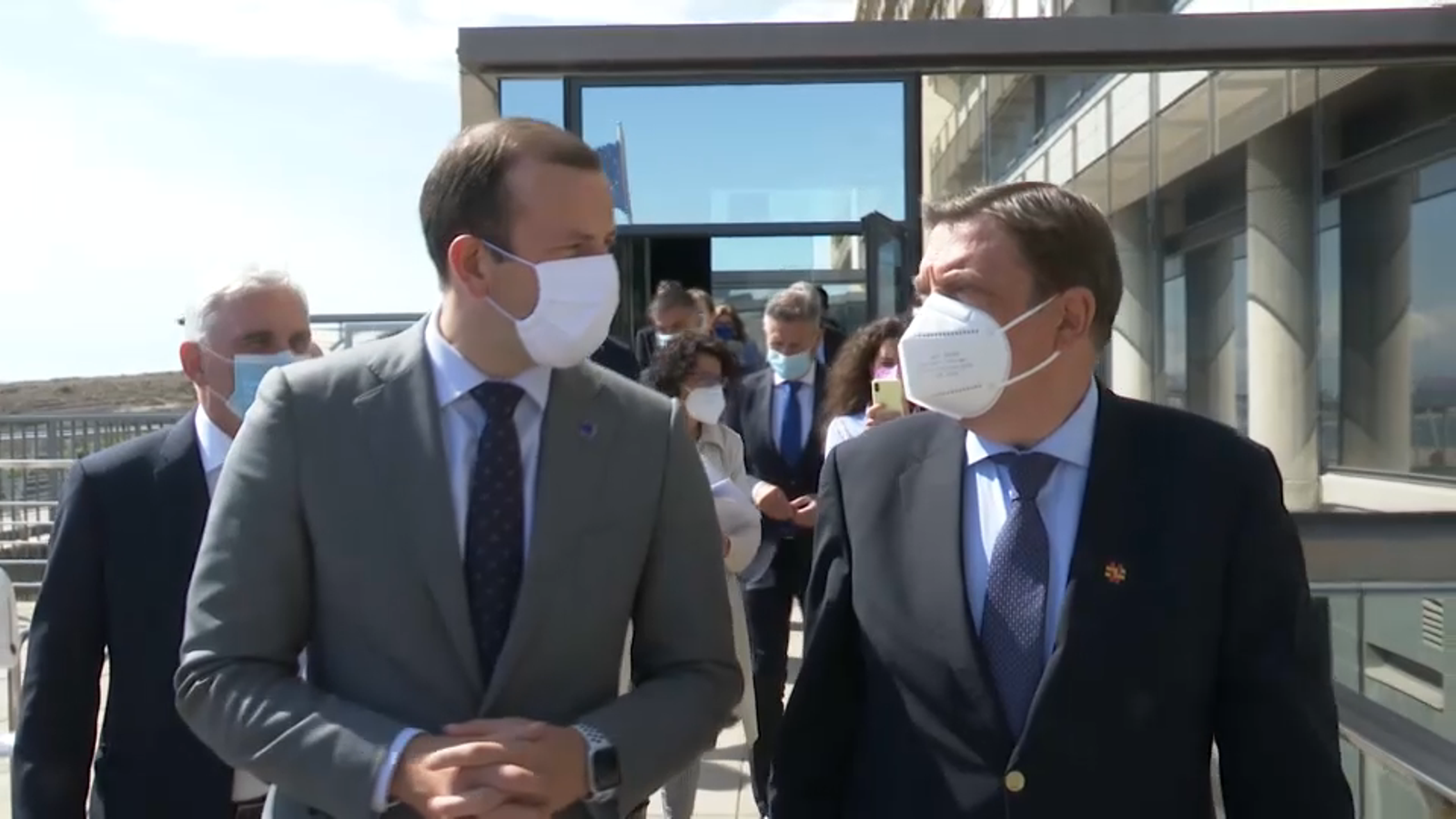El ministre d'Agricultura, Pesca i Alimentació, Luis Planas i el comissari de Medi Ambient, Oceans i Pesca de la UE, Virginijus Sinkevicius en Santa Pola