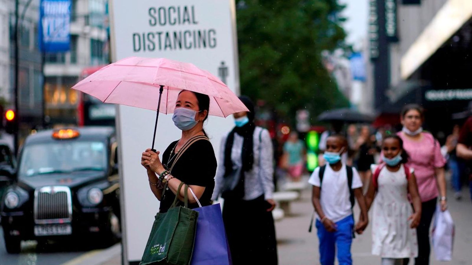 El Regne Unit imposa la quarantena a viatgers procedents de França i Holanda