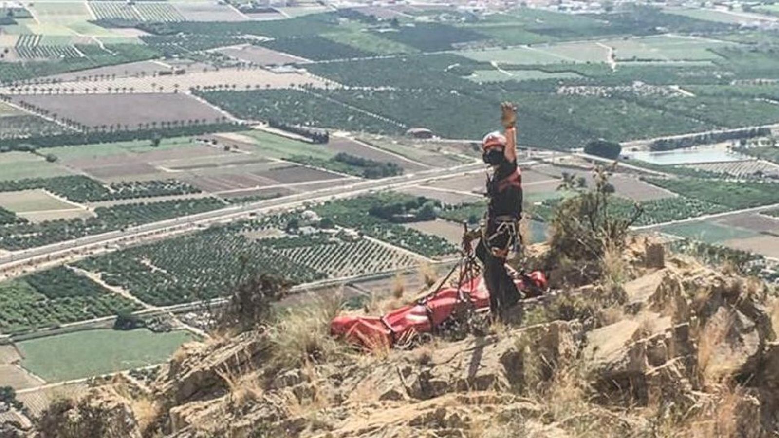Els bombers rescaten amb un helicòpter a l'escalador a Callosa de Segura