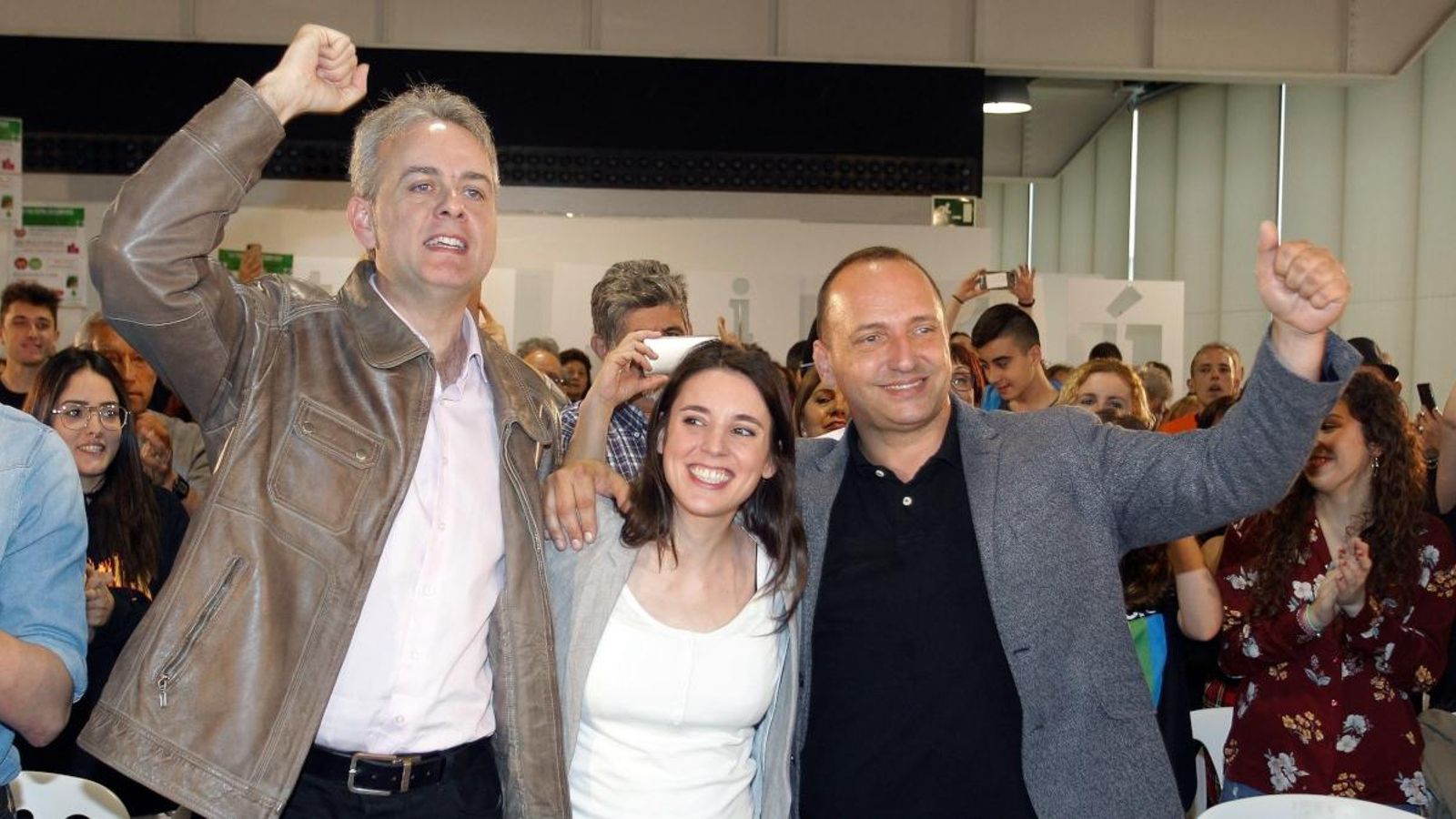 El candidat al Congrés per València, Héctor Illueca, Irene Montero i el candidat a la presidència de la Generalitat, Rubén M. Dalmau