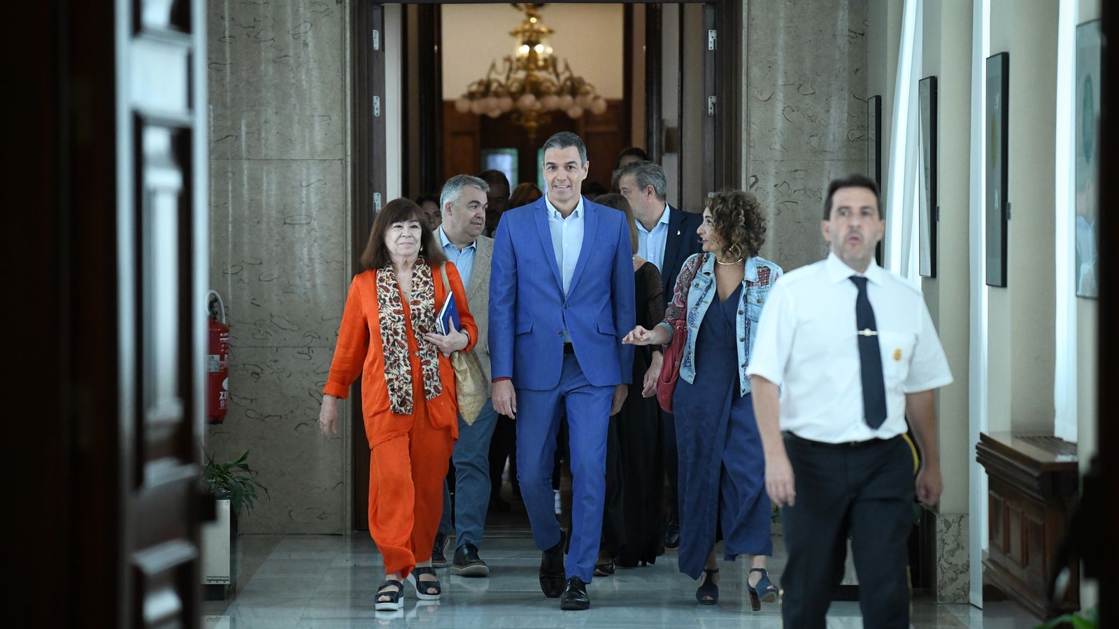 Sánchez, este dilluns, entre Cristina Narbona i María Jesús Montero