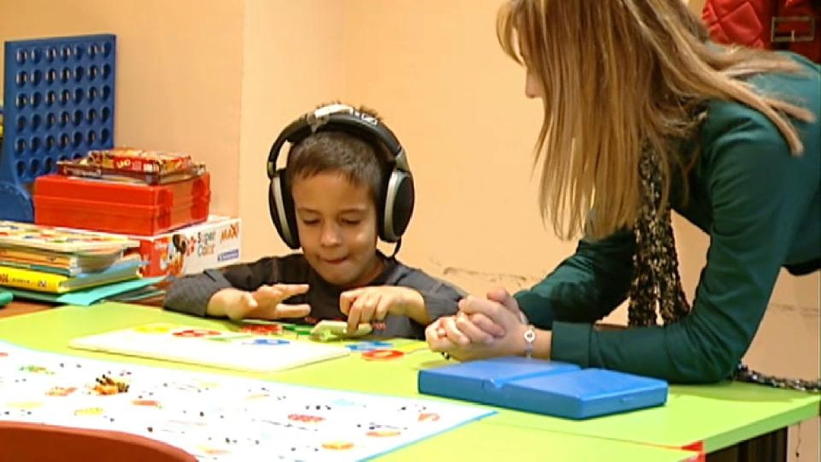 Un xiquet fa proves sobre TDAH