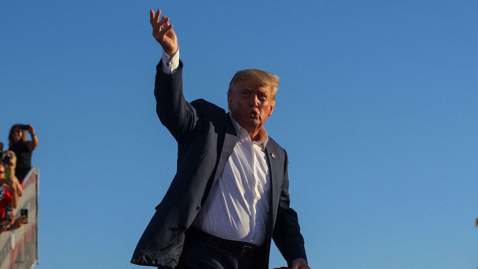 L'expresident dels Estats Units, Donald Trump, en un míting a Mesa, Arizona, els EUA, el 9 d'octubre